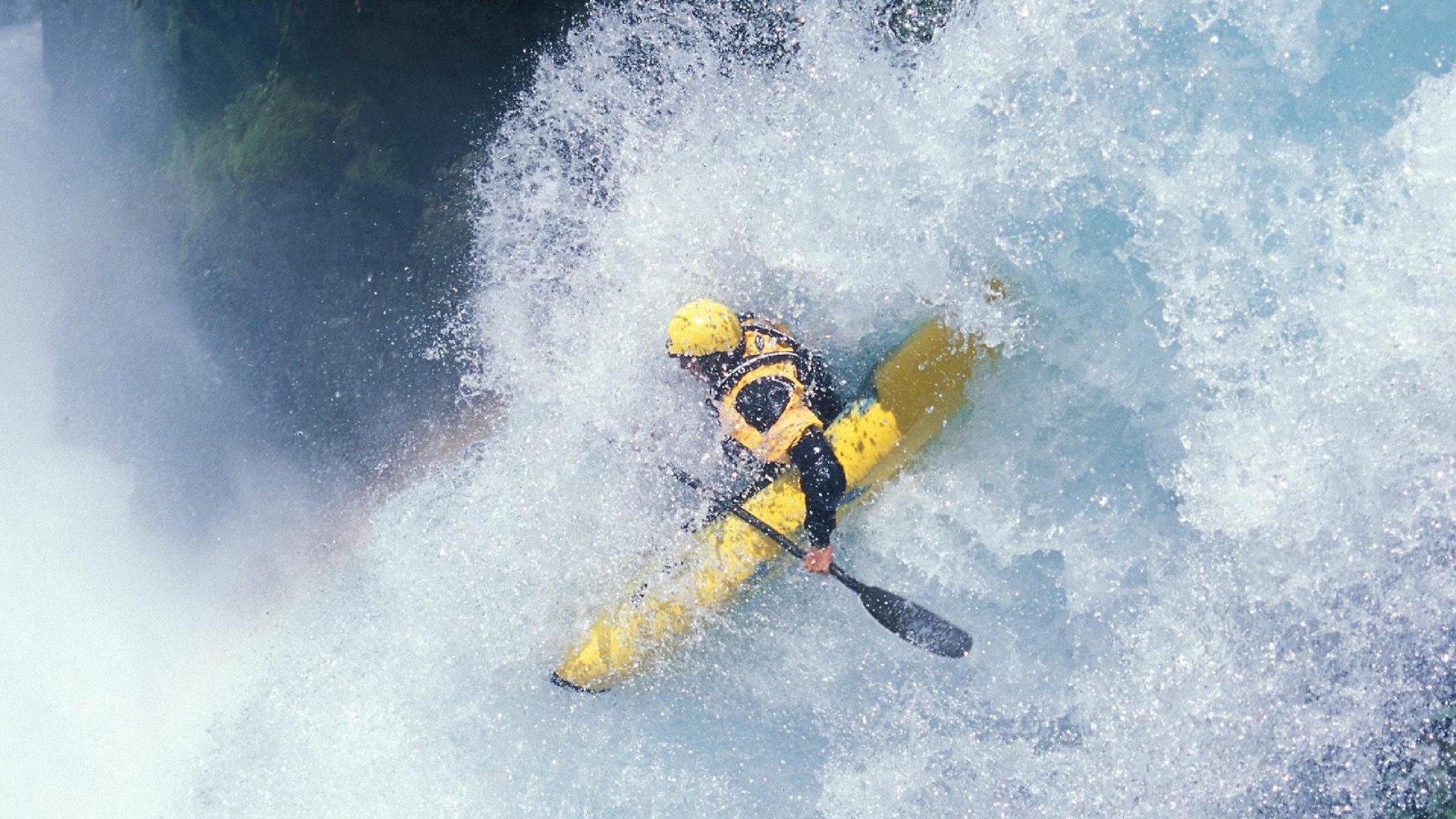 基层足球普及受制于社会资源分配不均，足球的社会普及度